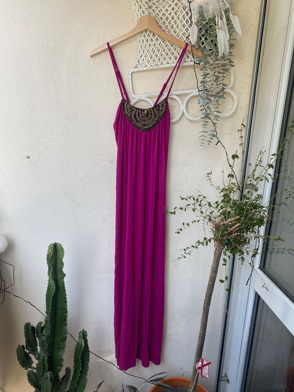 Vestiti: Robe longue rose ornée de perles et sequins Taille M – Usato da Genève venduto da lejardindesvetements