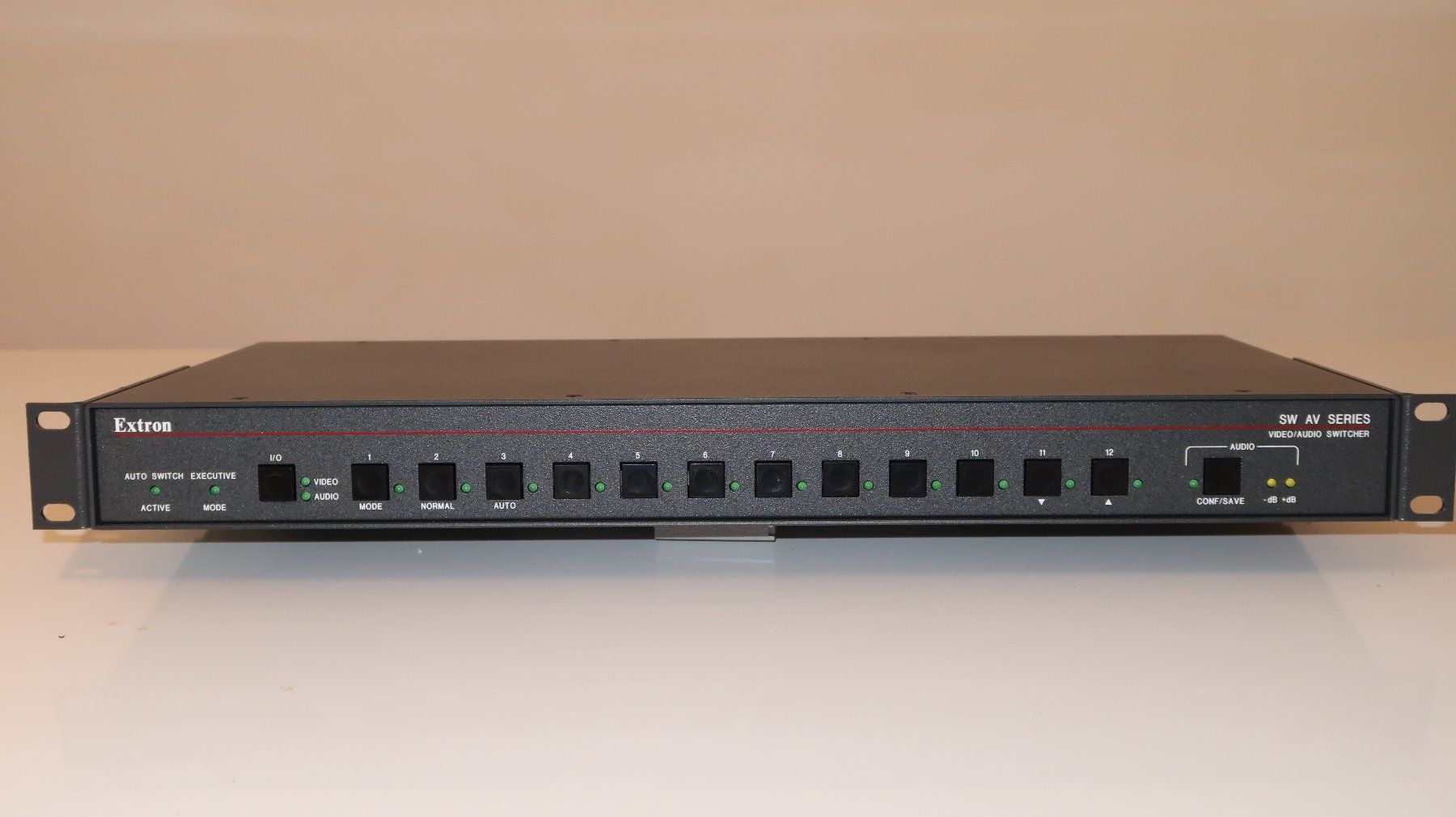 Interruttori: Extron Stereo Audio Umschalter mit 12 Inputs – Usato da Uster venduto da Mruedis 1