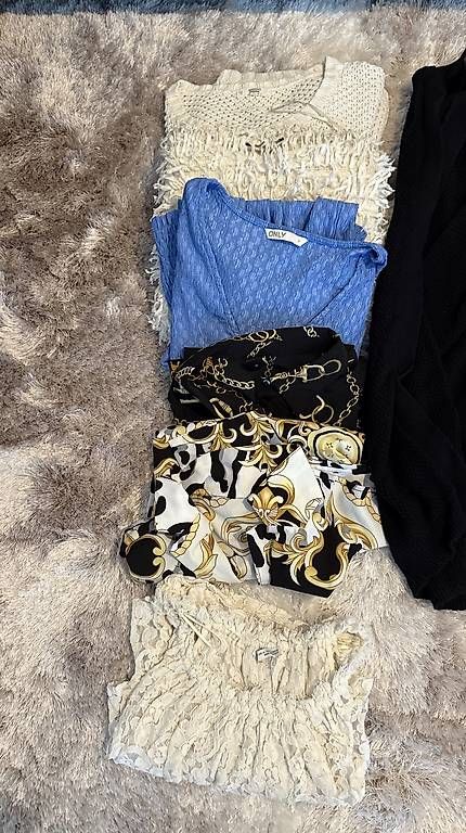 Kleiderpakete: 15 teiliges Kleiderpaket Grösse M – Gebraucht aus Frauenfeld von sarahmaracara 1