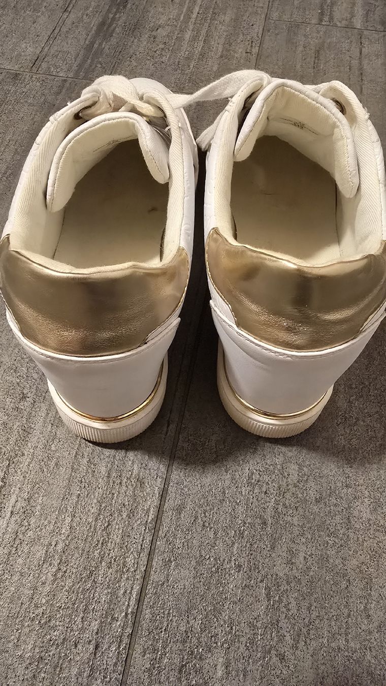 Guess Scarpe da donna: Guess Turnschuh – Usato da Serneus venduto da flower111 3