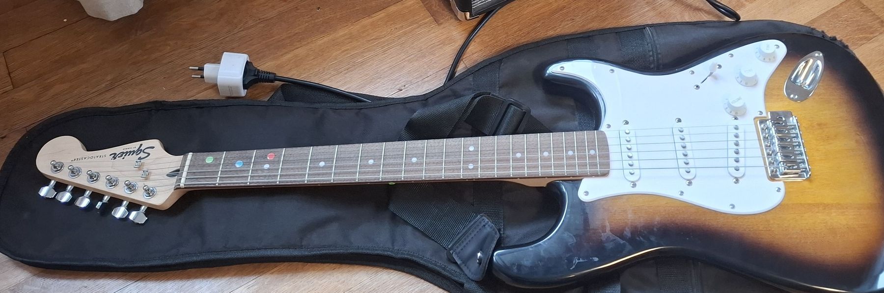 Squier Strumenti musicali: Squier Stratocaster E-Gitarre mit Fender Frontman 10G Set – Usato da Auenstein venduto da Kleinerpoet 4
