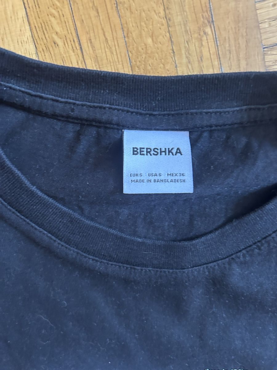Bershka T-Shirts: T-shirt Paris Bershka  – Gebraucht aus Grand-Lancy von eli_x5k9 1