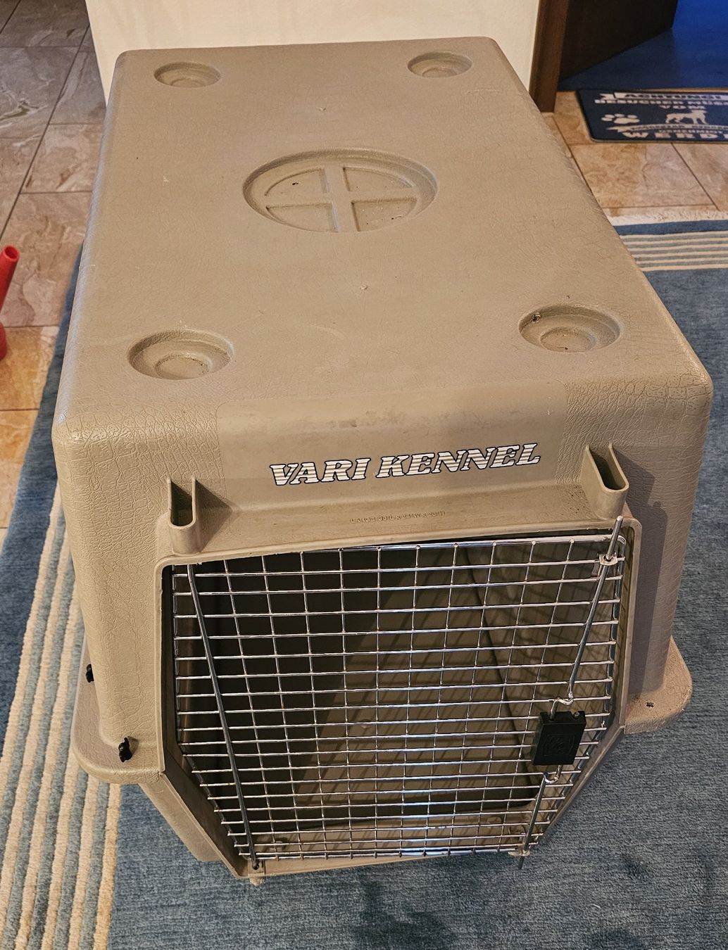 Niches, paniers: Hundebox Vari Kennel – D'occasion à Siebnen par Jerokee2