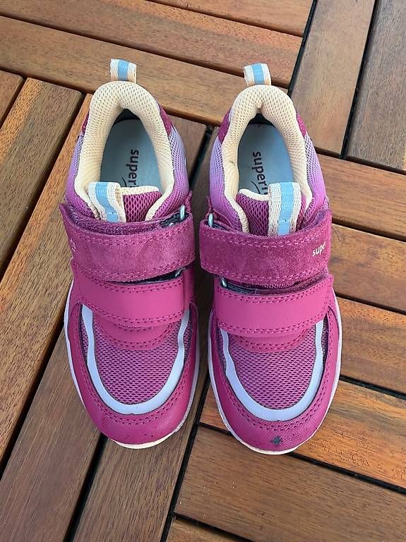 Chaussures filles: Superfit Sneaker, Grösse 28 – D'occasion à Basel par nashylicious