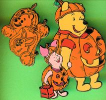 2 Pins  Winnie Pooh  & Ferkel  HALLOWEEN 
