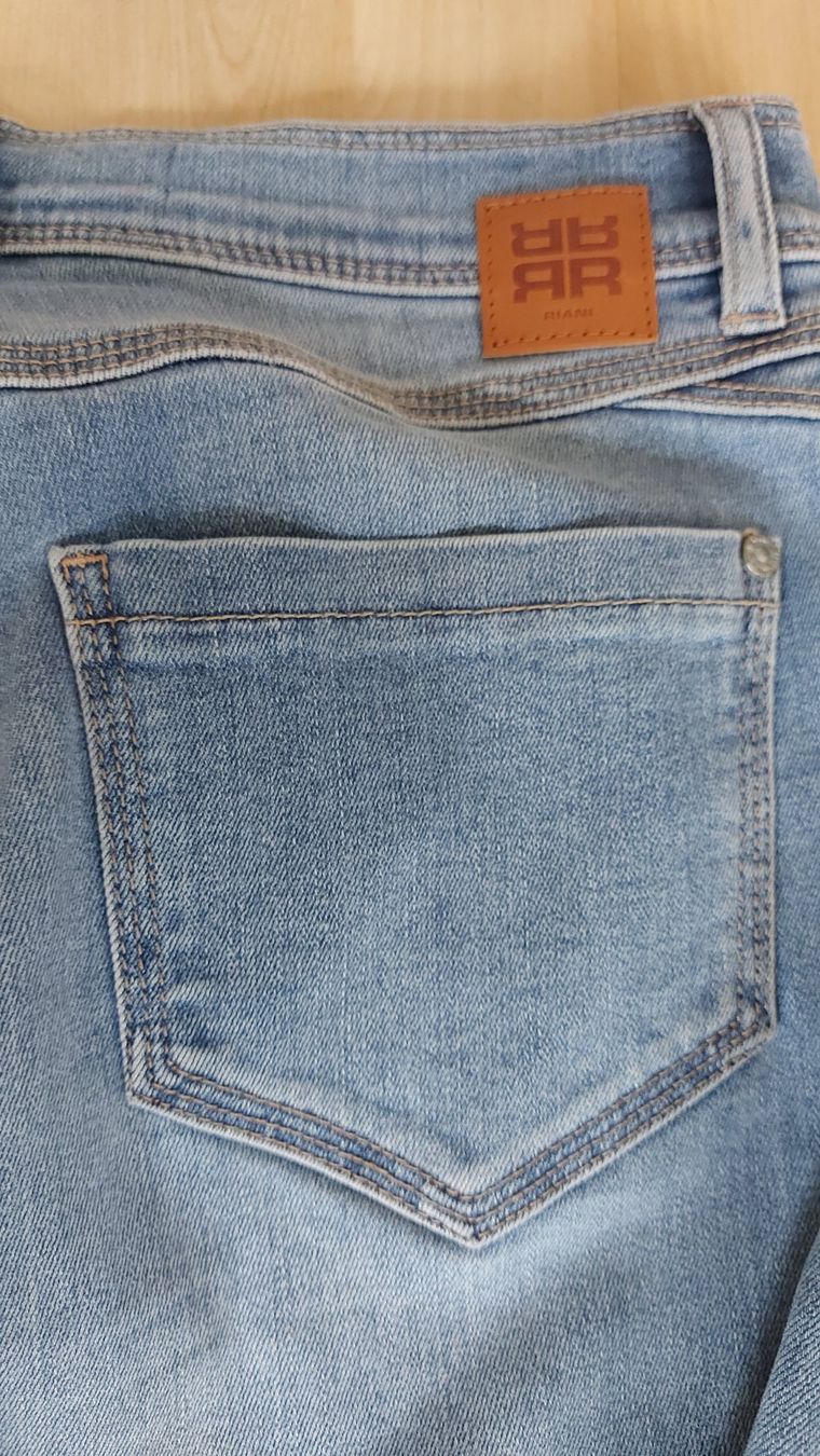 Jeans: RIANI JEANS gr,38 – Usato da Zofingen venduto da MasterPCI 5