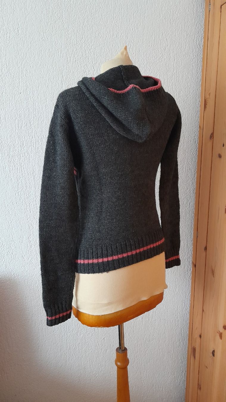Maglioni & Felpe: Kapuzenpullover aus Wolle – Usato da Innerthal venduto da System_of_a_down 1