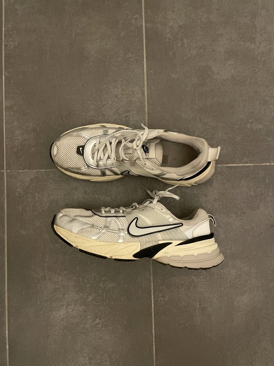 Nike Scarpe da uomo: baskets Nike modèle V2K Run blanc metallic – Usato da Lausanne venduto da mau_6tnl