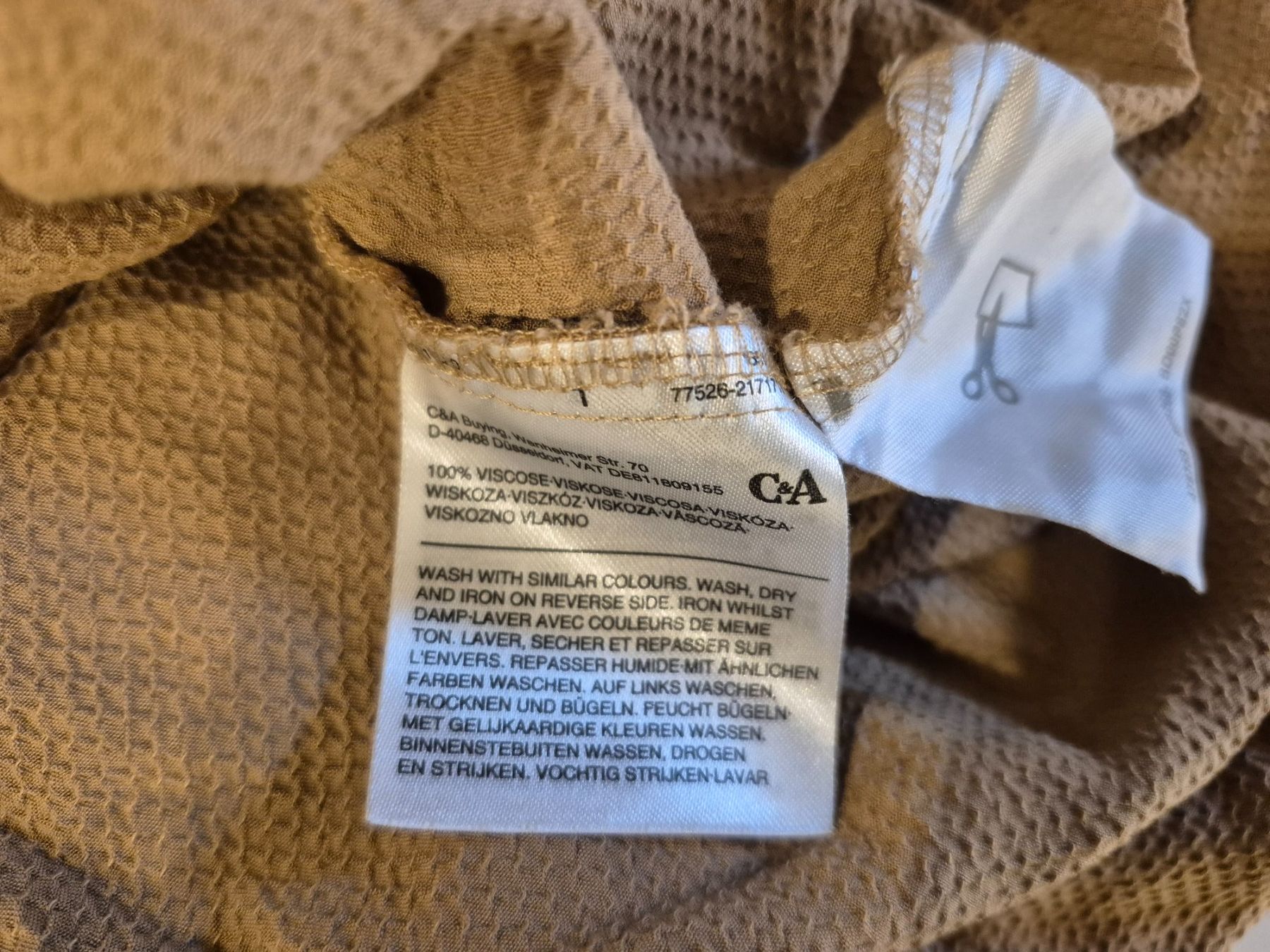 Blusen: Romantische Bluse in Dunkelbeige, Grösse M – Gebraucht aus La Neuveville von Vestiaire_2011 4