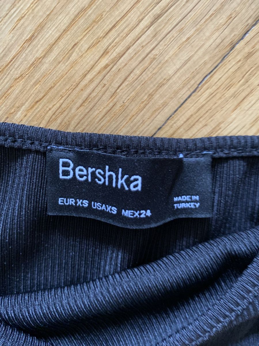 Bershka Vestiti: Robe échancrée Bershka noire – Nuovo (secondo la descrizione) da Genève venduto da rez_c6c6 2