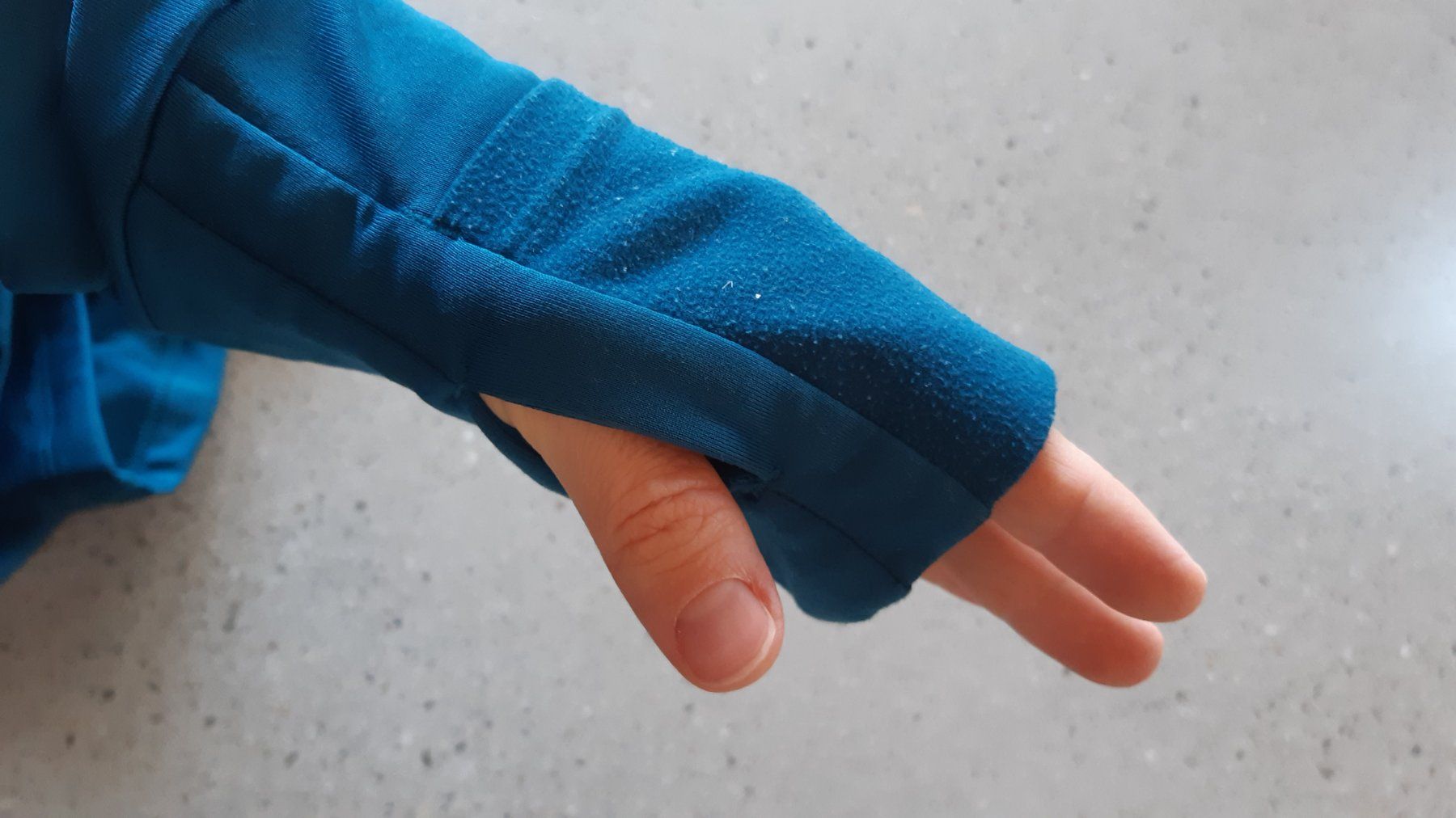 Asics Pullover & Sweatshirts: Asics Laufpullover für den Winter – Gebraucht aus Altdorf UR von slein 1