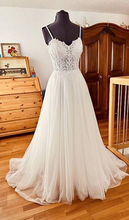 Zauberhaftes A-Linie Brautkleid mit Glitzertüll