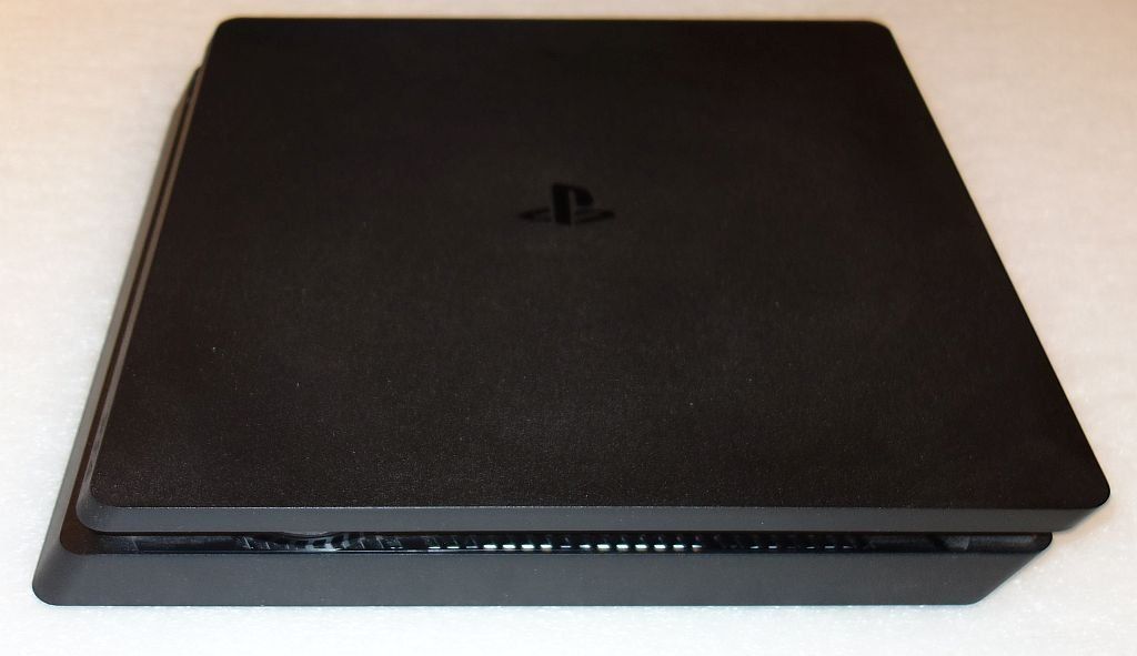 Sony Konsolen: SONY Playstation 4 Slim 500GB (PS4) + DUALSHOCK-Controller – Gebraucht aus Dietlikon von Web-Trader 2
