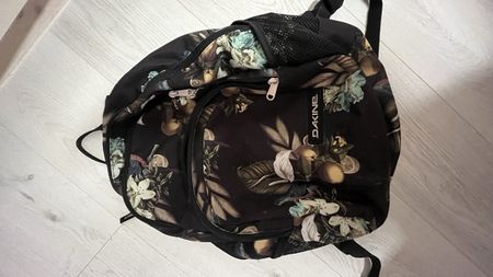Dakine Rucksack Blumenmuster schwarz neuwertiger Zustand