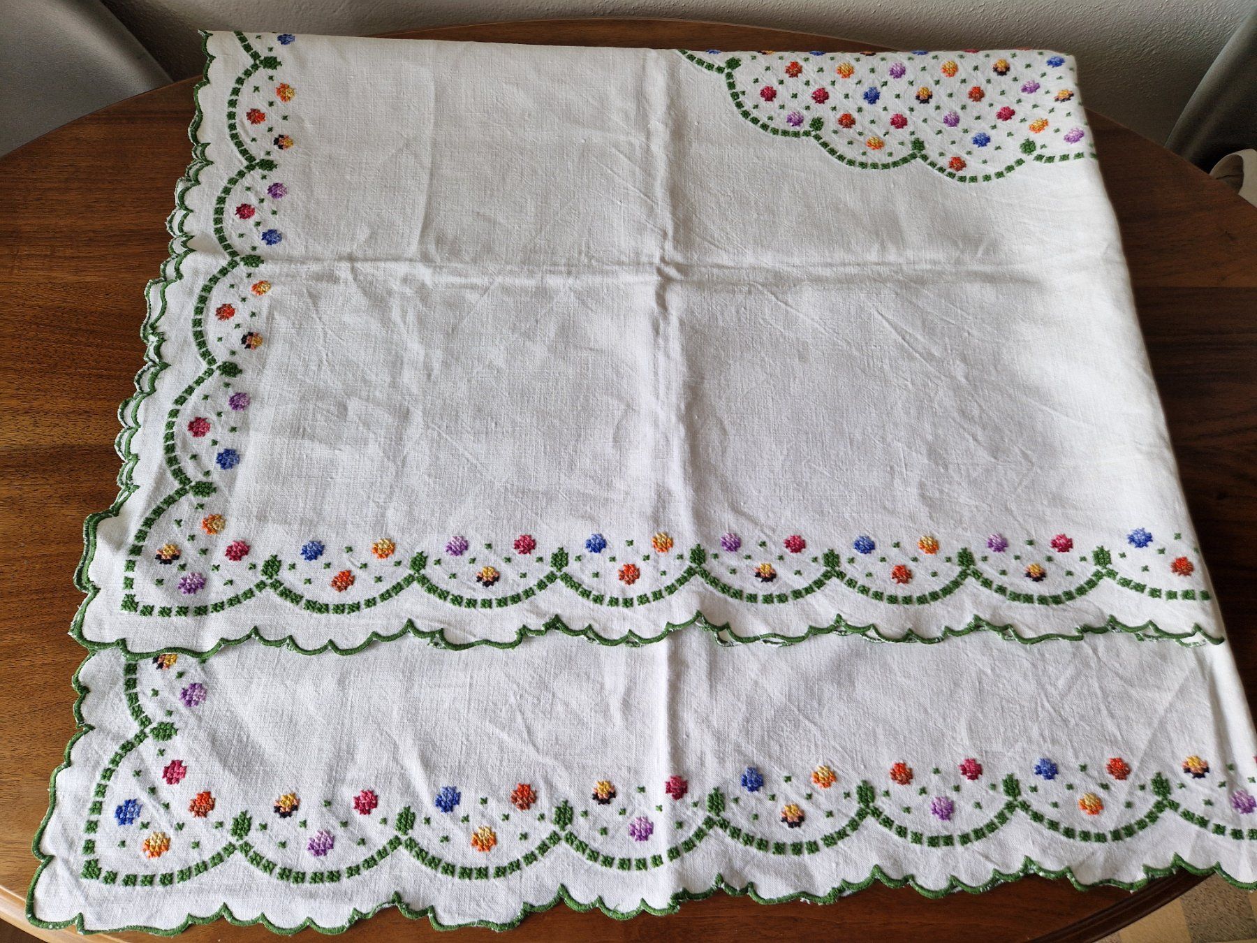 Altra biancheria da tavola: Handgestickte Tischdecke, Leinen,118x144cm – Nuovo (secondo la descrizione) da Bern venduto da Antikbatik 7