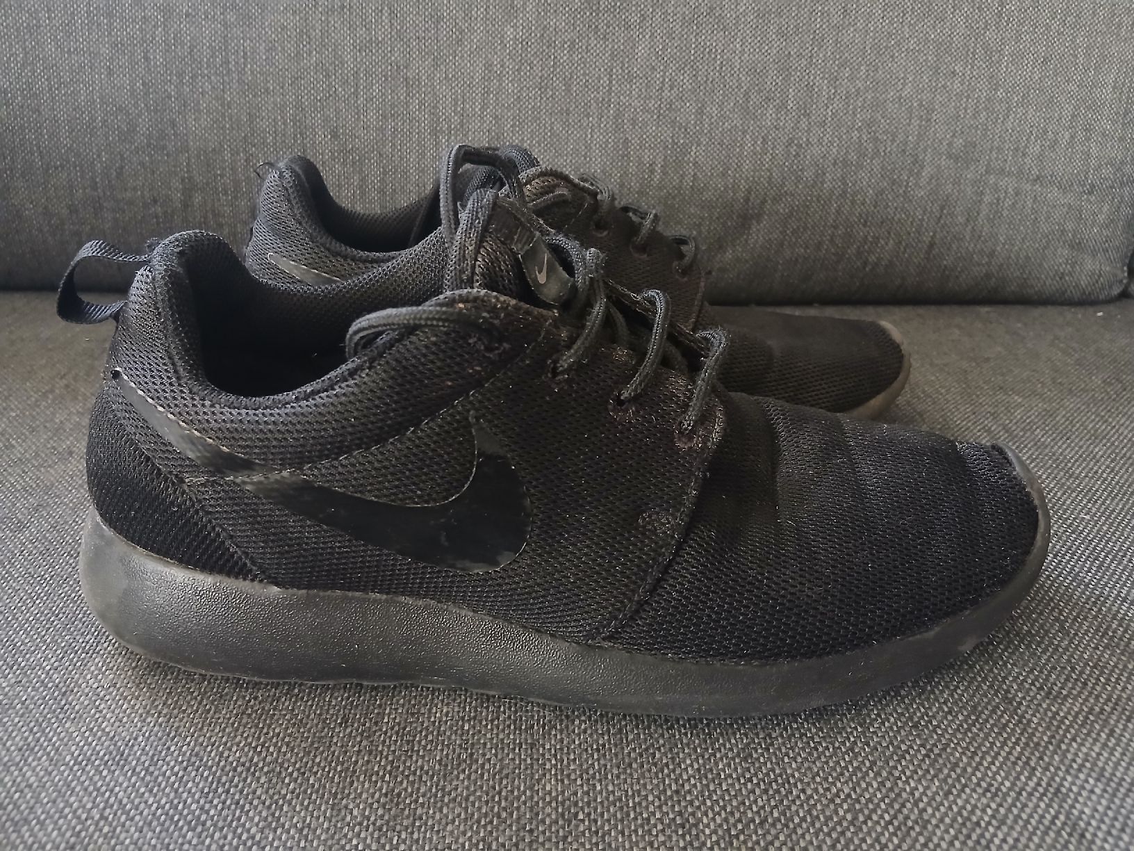 Nike Chaussures hommes: Black Nike Roshe Run Size 39 EUR – D'occasion à Watt par Tomaf 2