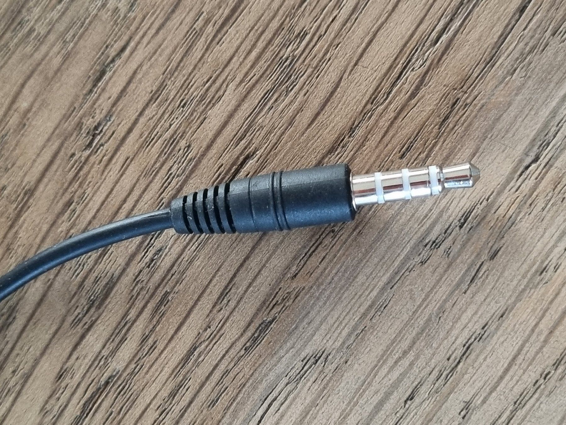 Samsung Cuffie: Écouteurs Samsung noir avec commande filaire et prise jac... – Usato da Lavey-les-Bains venduto da Etre-Ange 2