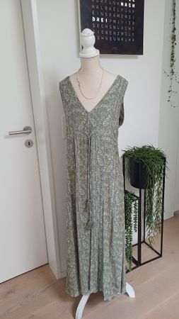 Kleid Sommerkleid Lang Grösse M olivgrün gemustert 