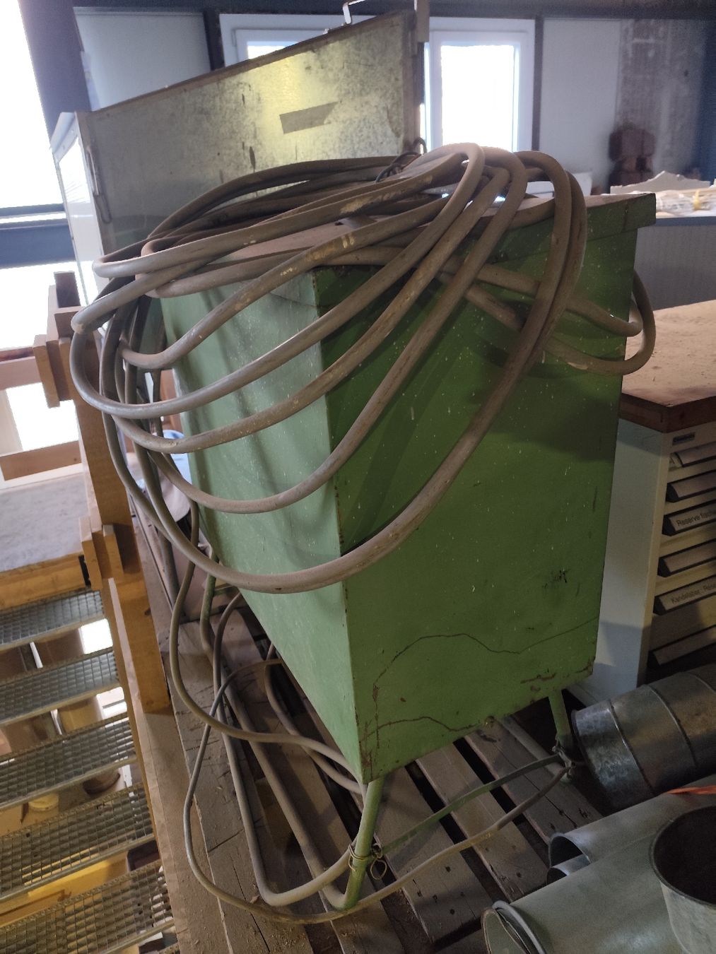Electrotechnique: Robuster Baustromverteiler, gebraucht – D'occasion à Unteriberg par T08