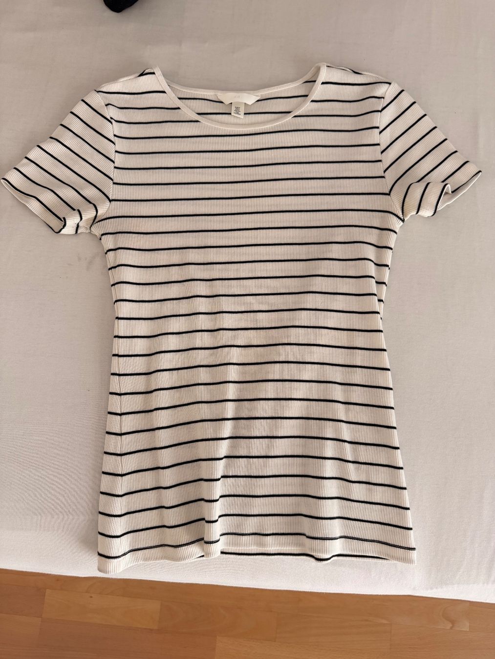 H&M T-shirt: H&M T-Shirt striped – Usato da Wangen ZH venduto da sha_5flw 2