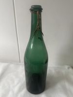 Antike grüne Glasflasche um 1890