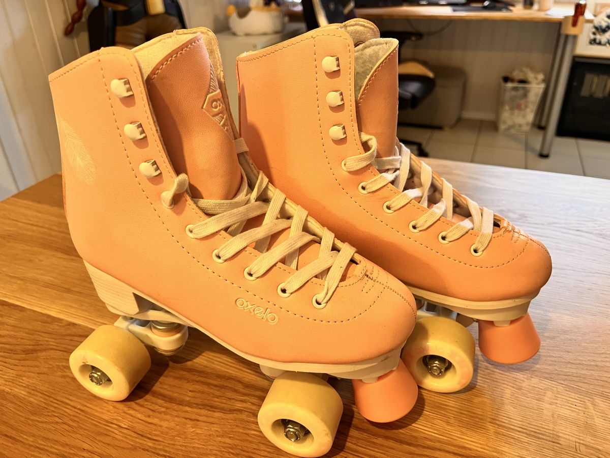 Pattini in linea & Pattini a rotelle: Retro Rollschuhe Rosa/Weiss Gr. 38 – Usato da Wünnewil venduto da AoDLara 2