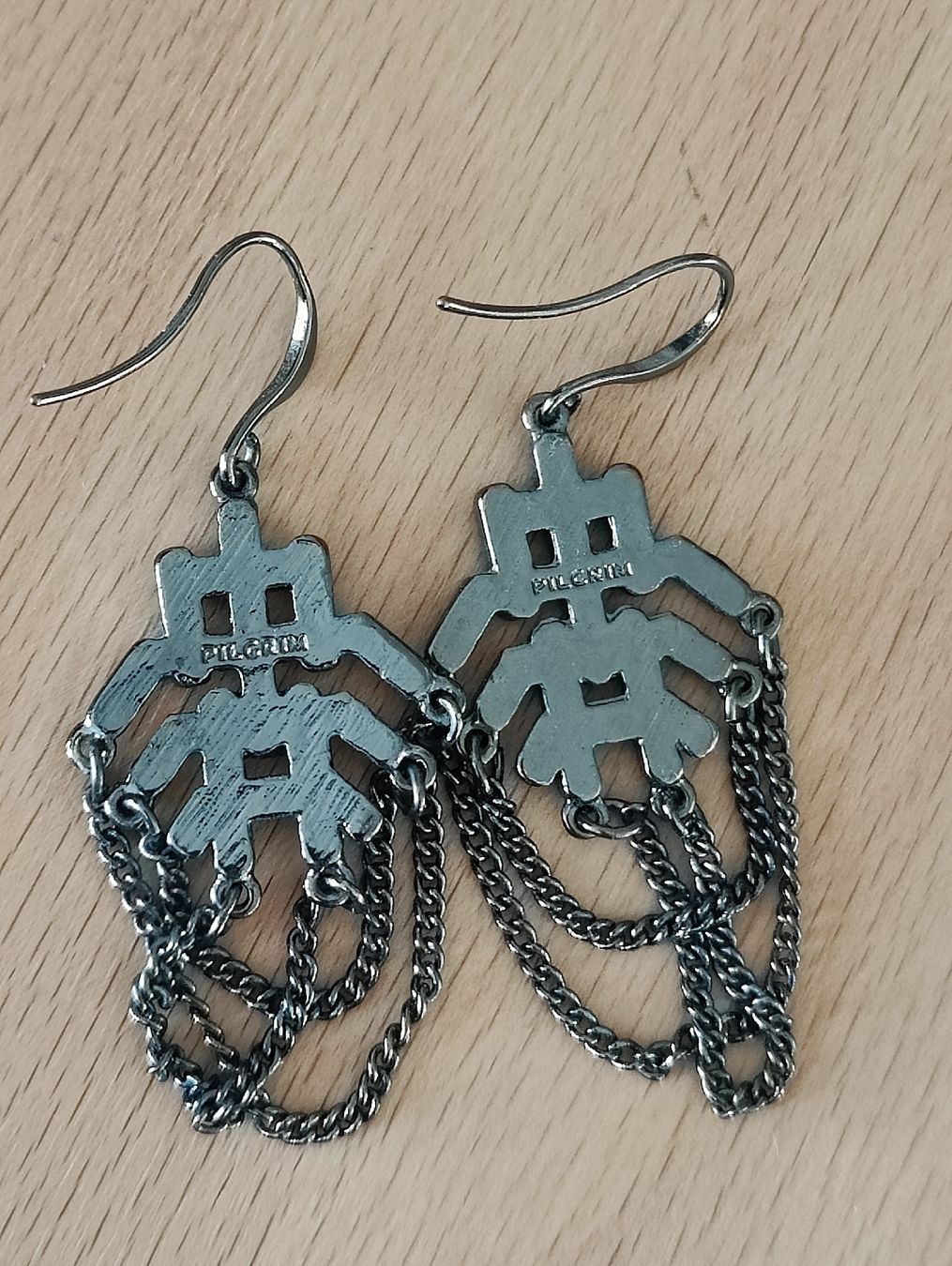 Orecchini pendenti & Orecchini a lobo: boucle d'oreille Pilgrim – Usato da Bern venduto da linouma 1
