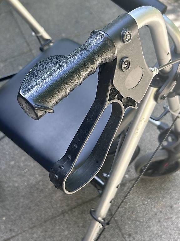 Ausili per la deambulazione: Rollator / Déambulateur pliable – Usato da moudon venduto da c_pavlos 2