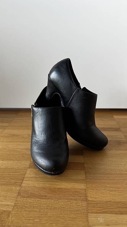 Damenschuhe: Schwarze high-heel Stiefeletten Gr. 36 – Gebraucht aus Basel von R__Mueller