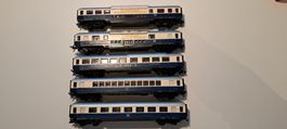 5 Personenwagen Marke Hornby Mecano