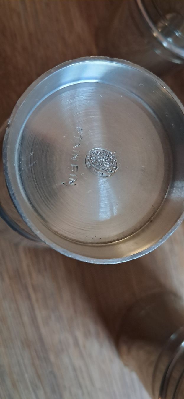 Geschirrsets: Set Zinnkrug mit 6 Becher – Gebraucht aus Nidau von Darkpooh 2