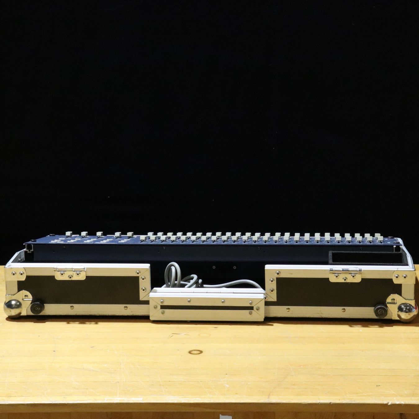 Showtec Sistema di controllo: SHOWTEC Showmaster 48 | DMX Lichtpult inkl. Case – Usato da Unterseen venduto da bluemax.ch 4