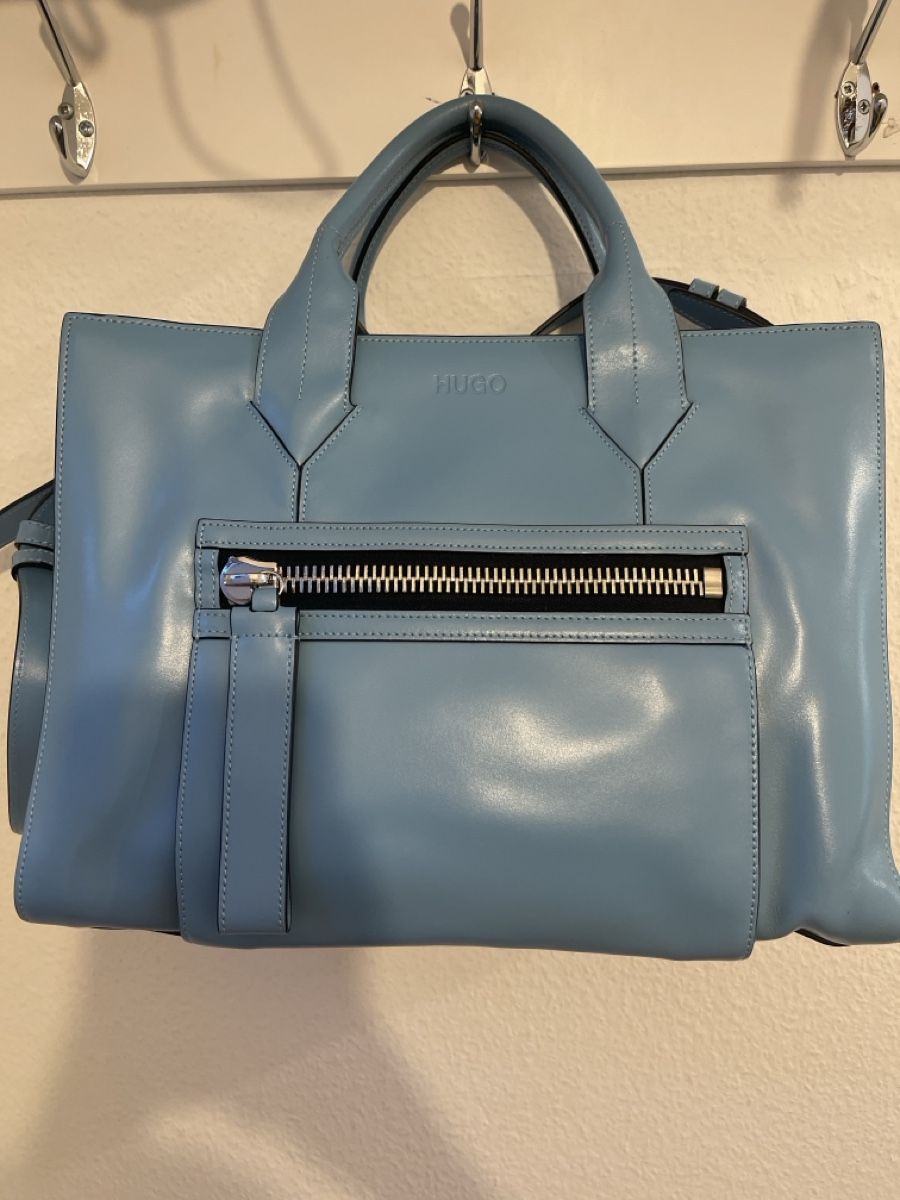 Hugo Boss Borse da donna: Tasche Hugo Leder hellblau neu – Nuovo (secondo la descrizione) da Basel venduto da maw_9jkd 2