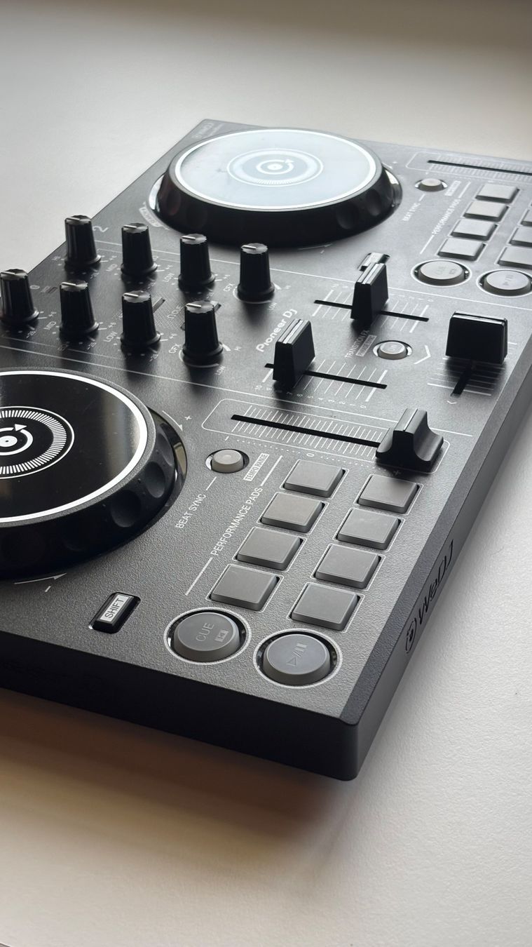 Pioneer Console di mixaggio: DJ Controller Pioneer DDJ-200 set – Usato da Wangen SZ venduto da Cabrio19 4