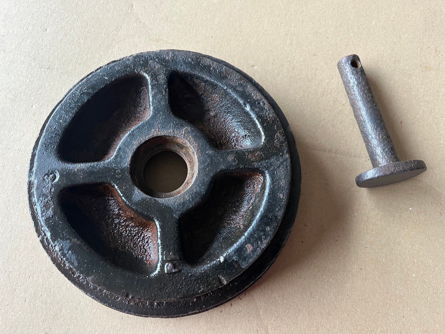 Stagni & Fontane ornamentali: Schachtdeckel Gussdeckel C – Usato da Unterkulm venduto da Fabulirius 2