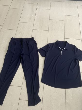 Ensemble polo et pantalon bleu marine;  taille L 