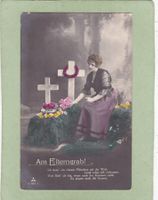 Kitsch Frau Blumen Kreuz  Am Elterngrab