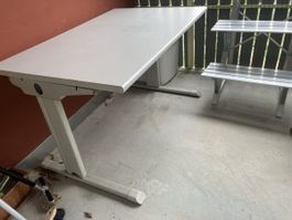 Tisch aus Metall (Basteln oder Büro)