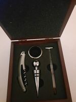 Weinzubehör-Set im Holzkasten, neuwertig, Geschenkidee!
