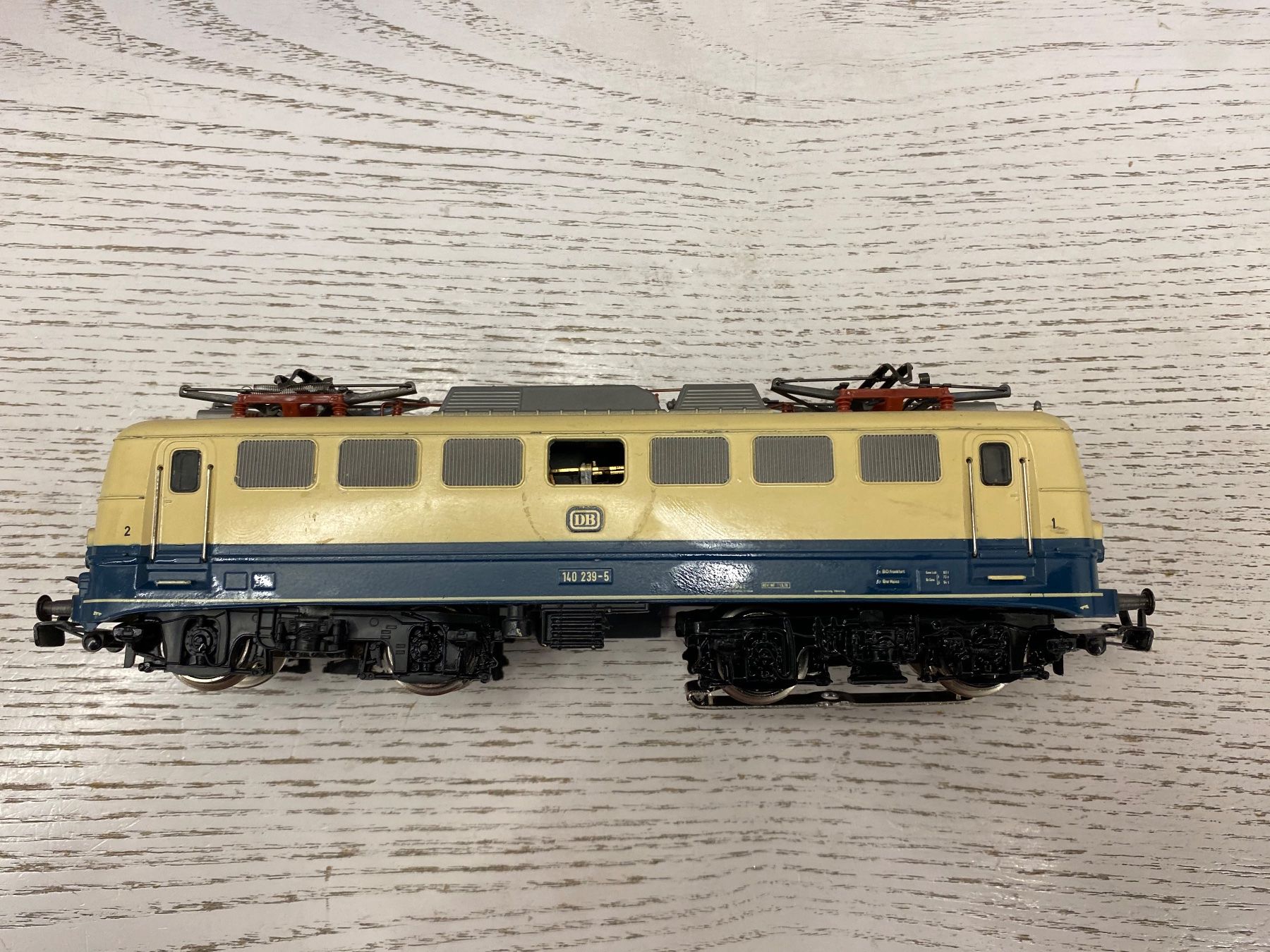 Märklin Modellini di ferrovie: Märklin 3156 DB BR 140 – Usato da Lupsingen venduto da New-Haven 2