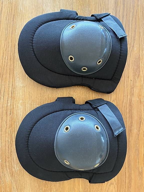 Schutz & Schoner: Knieschoner  – Neu und originalverpackt aus Rapperswil SG von viv_sz77