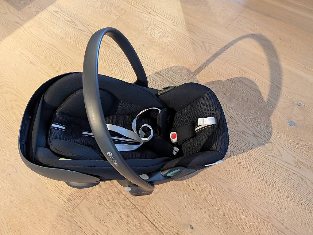 Auto-Kindersitze: Cybex Cloud G i-Size Babyschale Schwarz – Gebraucht aus Muri von DanielaM07 1