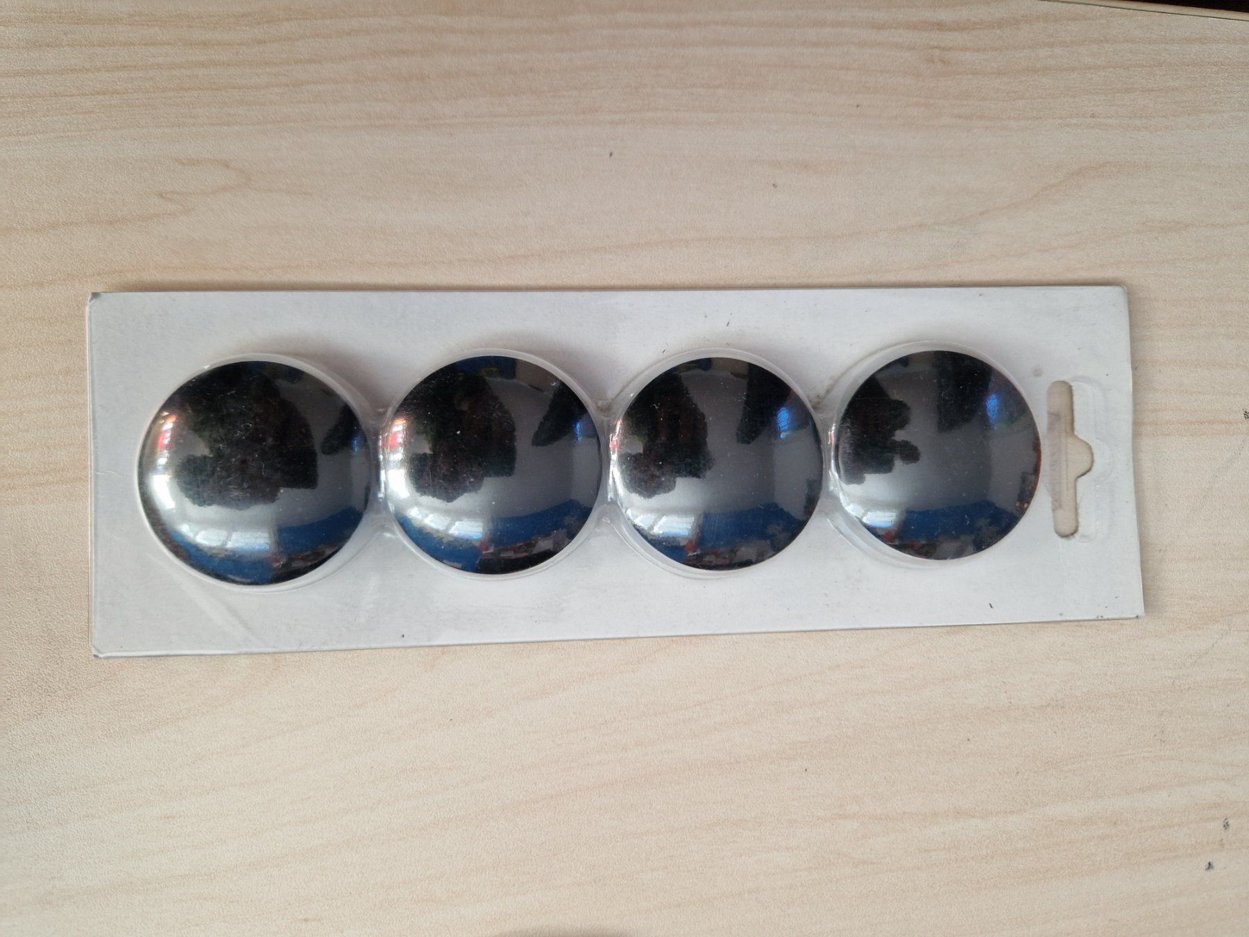 Magnets: Vier runde Magnete schwarz – Neuf avec emballage d'origine à Münsingen par Geeskile 1