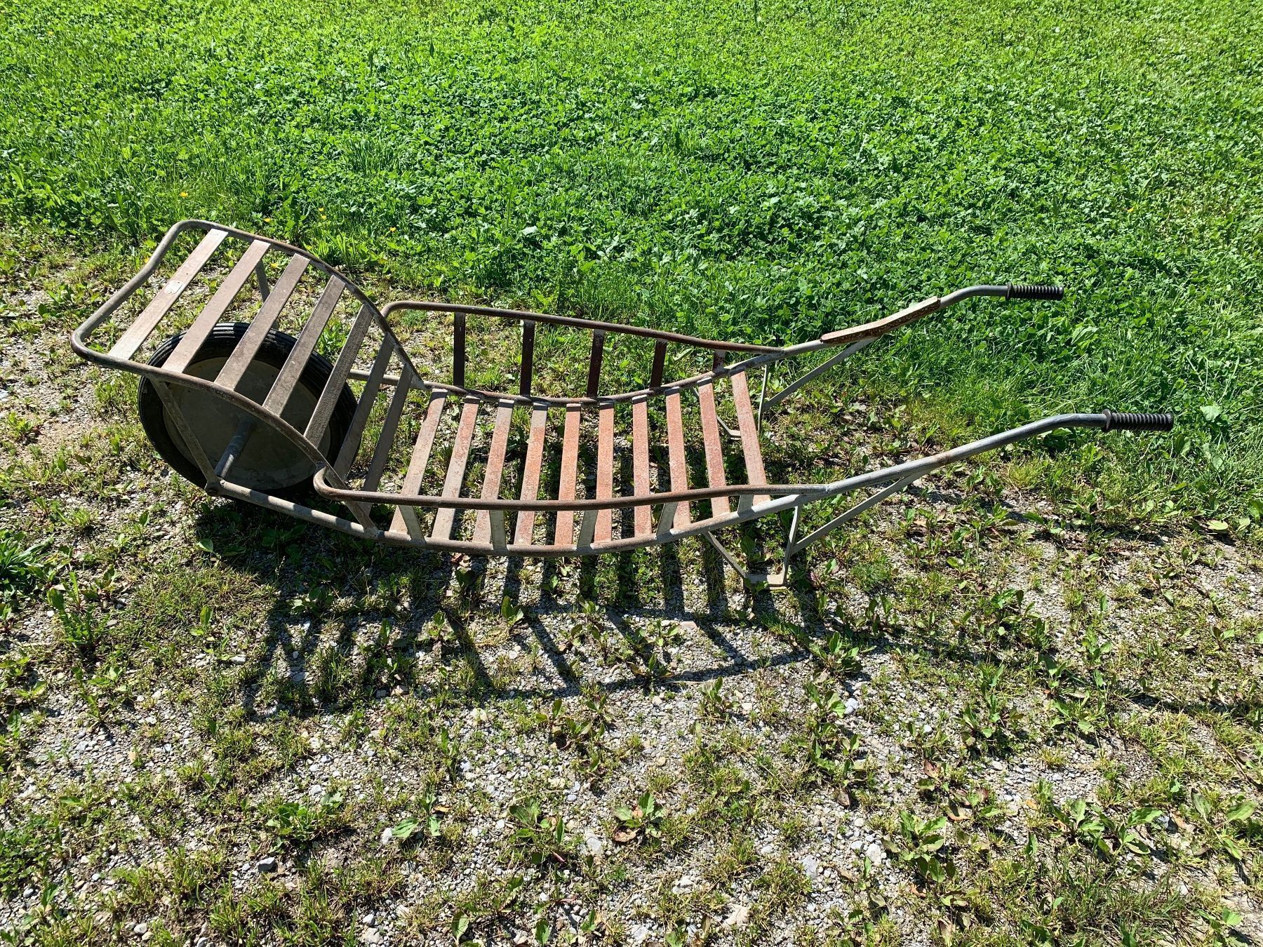 Brouettes: Grasbäre – D'occasion à Schwende par weesli