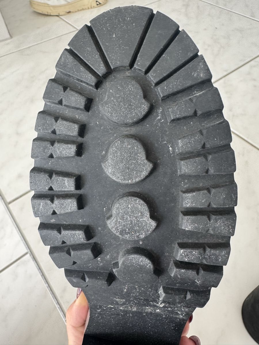 Moncler Scarpe da donna: Moncler Stiefel Combatboots schwarz – Nuovo (secondo la descrizione) da Uetikon am See venduto da sop_vw5x 5