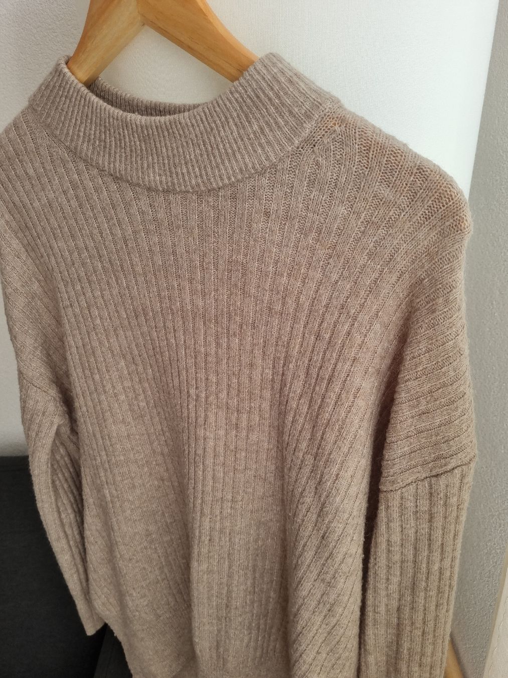 H&M Maglioni & Felpe: H&M Beige Turtleneck Pullover – Nuovo (secondo la descrizione) da Aigle venduto da Smagbrelle18 4