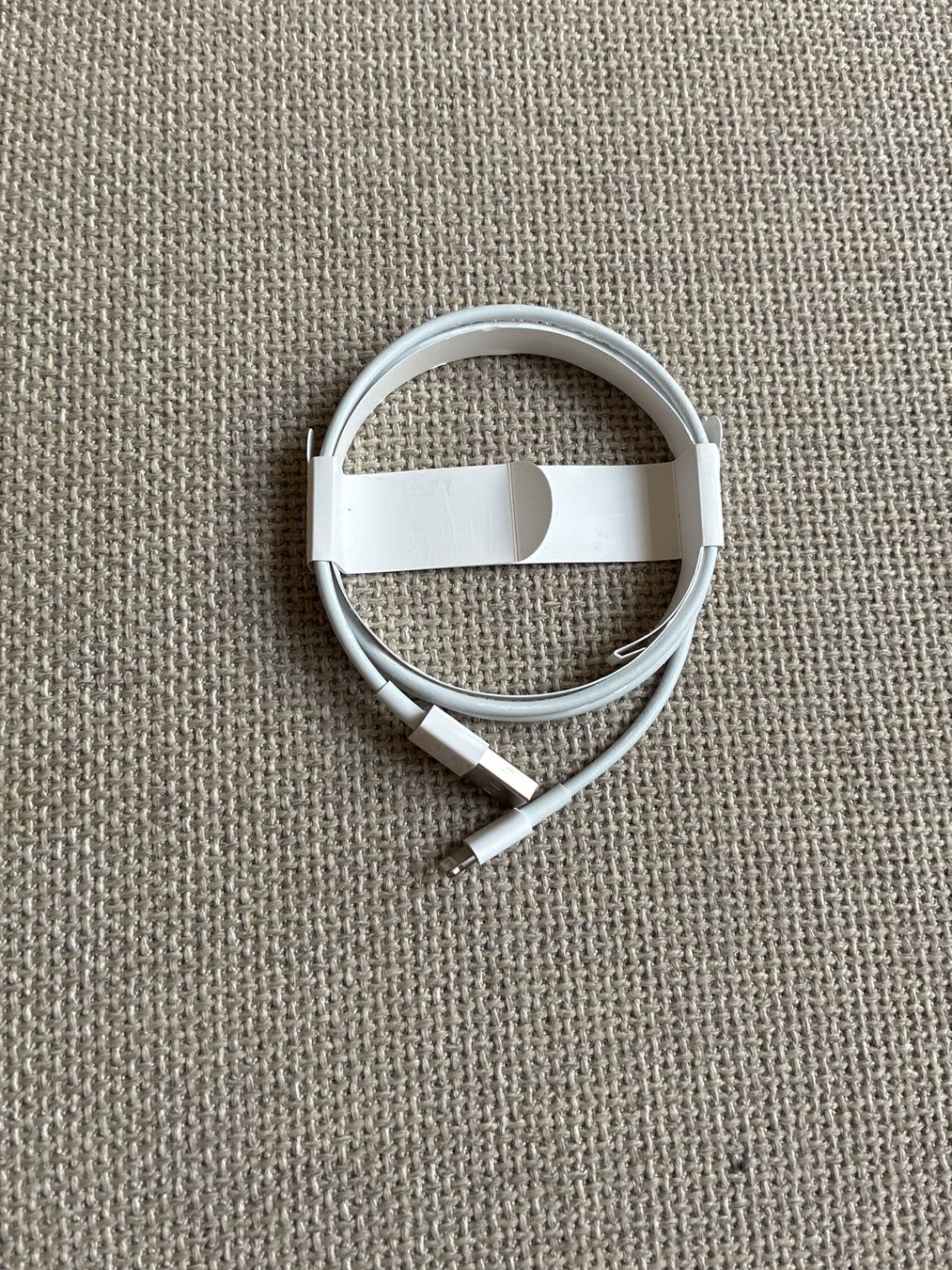 Apple Câbles: Apple Ladekabel – Neuf (Voir description) à Bern par Matteooderso