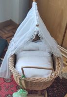 Vintage Puppen Wiege mit Himmelbett-Vorhang