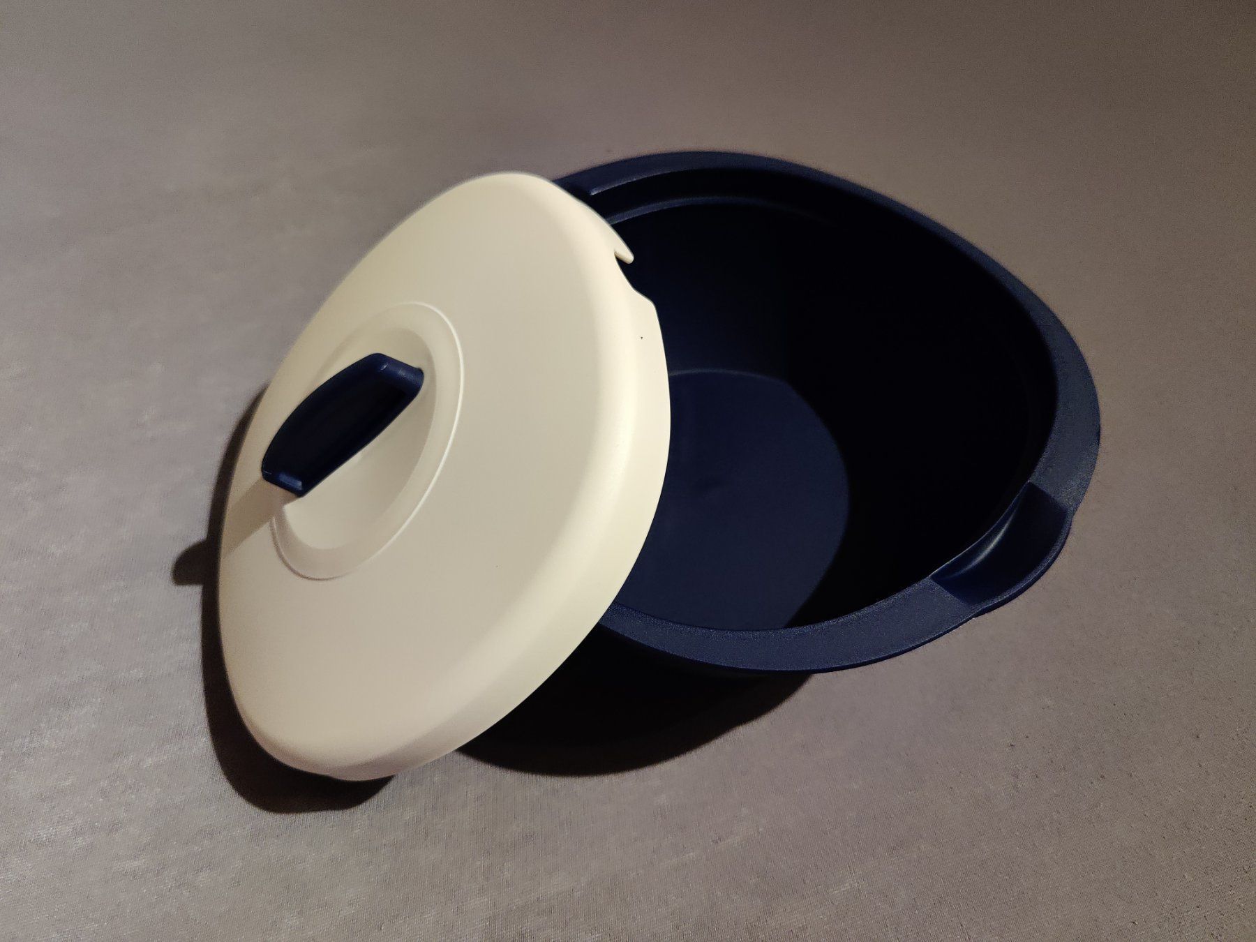 Tupperware Contenitori & Simili: Tupperware - Servierschüssel mit Deckel (1.8l) – Nuovo e nell'imballaggio originale da Langnau am Albis venduto da rdenzel 1