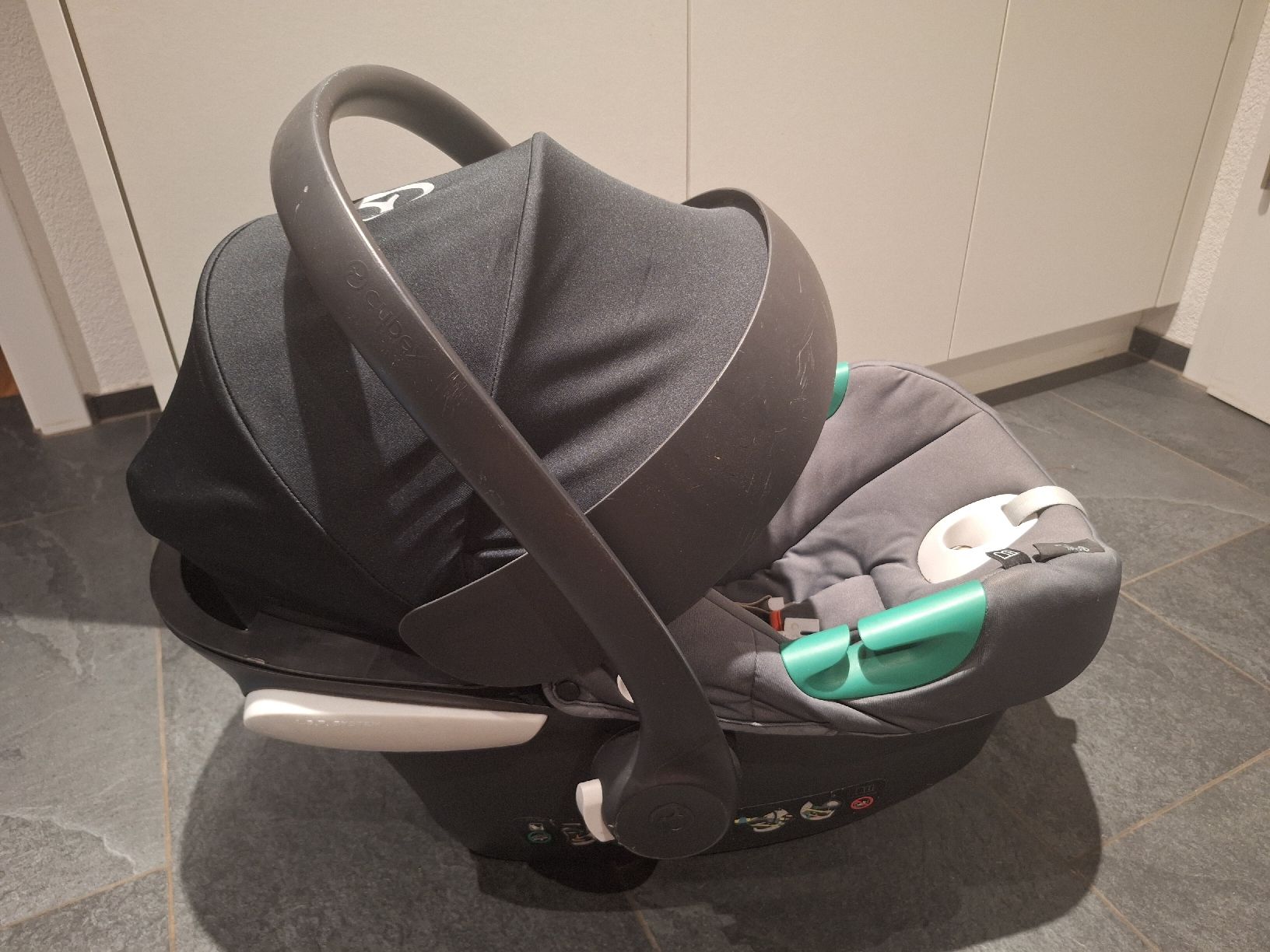 Cybex Seggiolini per auto: Cybex Aton B2 i-Size Babyschale mit Base – Usato da Wangen an der Aare venduto da jan_2zxv 3